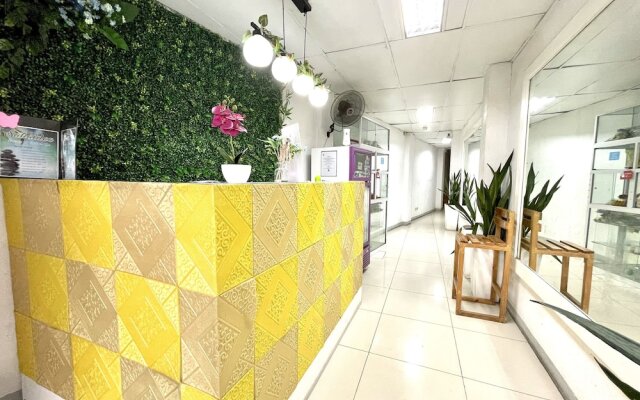 Super OYO 910 Sabaidee Suites