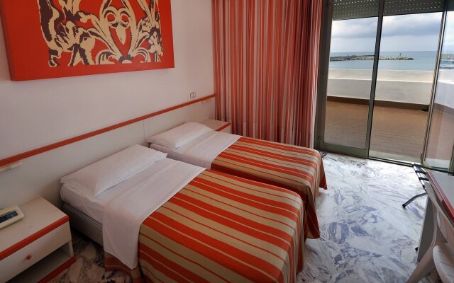 Palm Beach Hotel