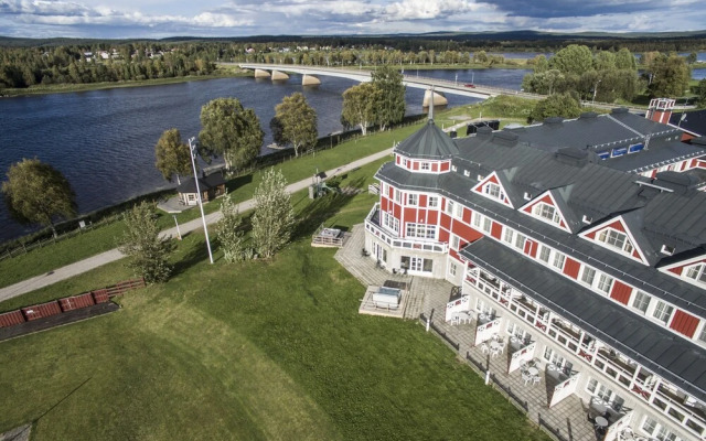 Grand Arctic Hotel