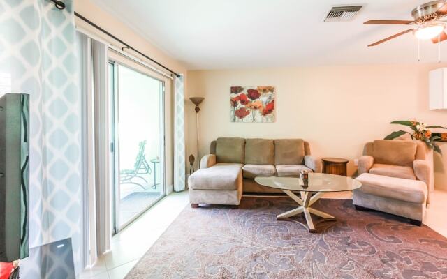 Seatuit Condominiums