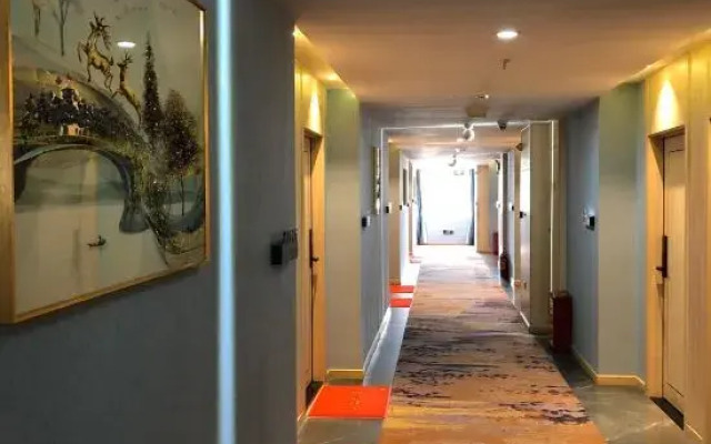Boyue Fashion Hotel (Jiangmen East Station)