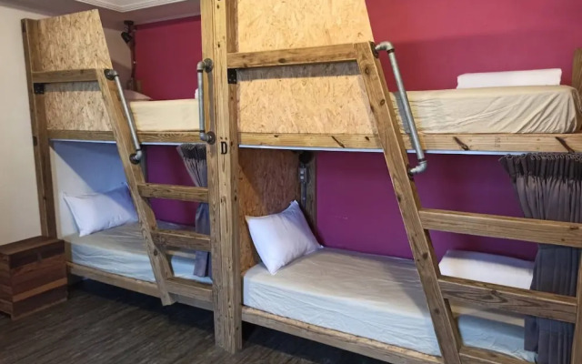 Donghe Surf Shop & Hostel - Taitung