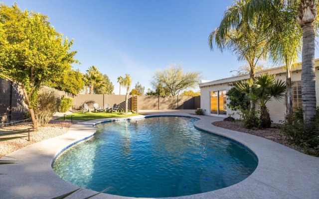 Scottsdale Dreyfus 5 Bedroom Home by RedAwning