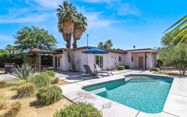 Cozy Desert Bungalow