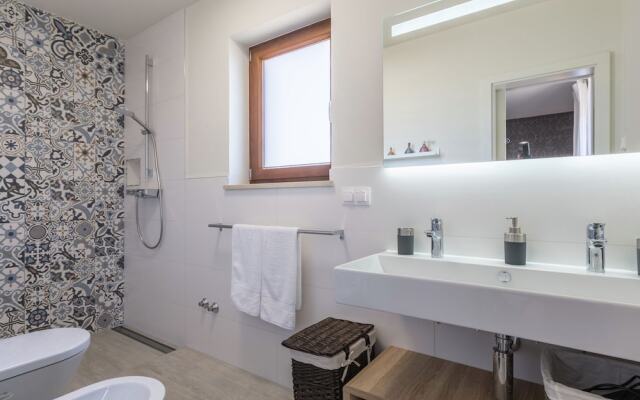 Seaside Villa With Swimming Pool in Funtana