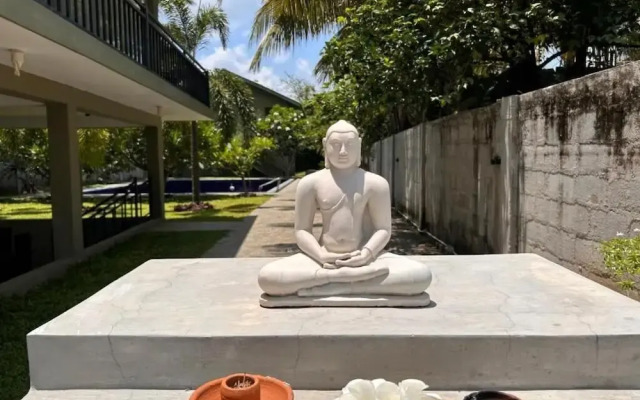 Moi Dambulla by DBI