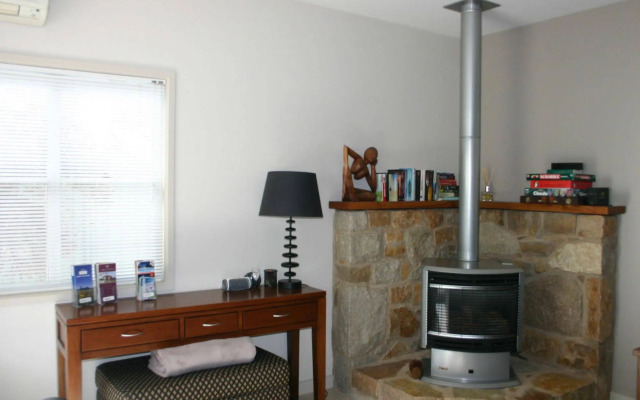 Abalina Cottages, Rotary Drive