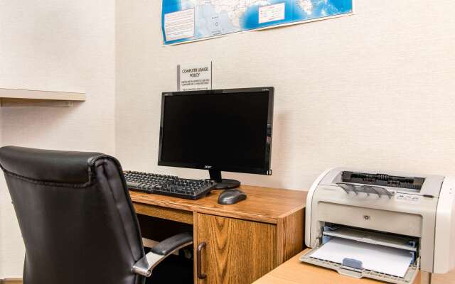 Econo Lodge Airport - Holland