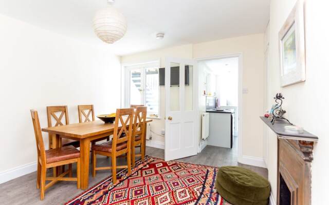 Beautiful 2-bedroom Flat in a Victorian House