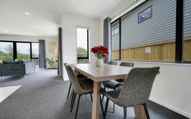 Wonderful River View-Brand New Home - 4 Bedrooms