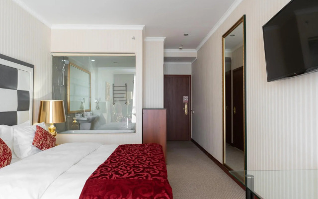 Salut New Moscow Hotel