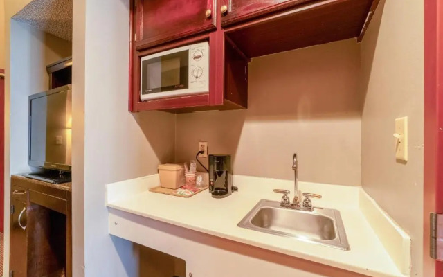 Ark Suites By OYO Jonesboro I-555