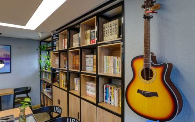 the Villas Hotel (Chongqing North Railway Station)