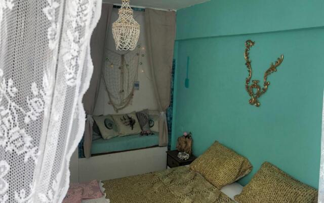The turquoise house