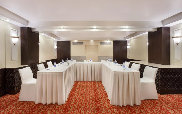 La Place Sarovar Portico, Lucknow