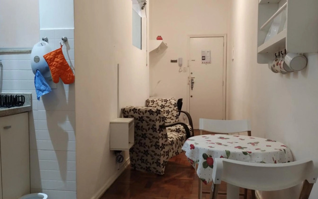 Apartamentos em Gomes Carneiro 84/Copanema