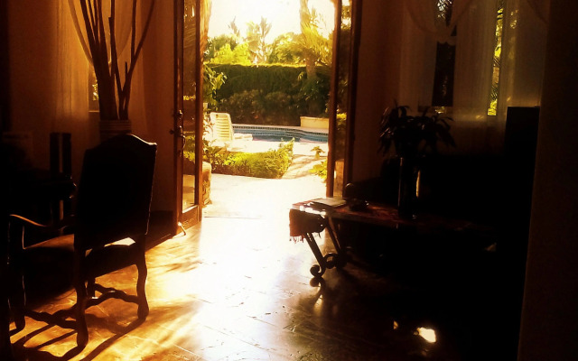 El Encanto Inn