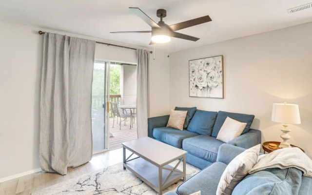 Branson Escape w/ Pool Access, Grill & Balcony!