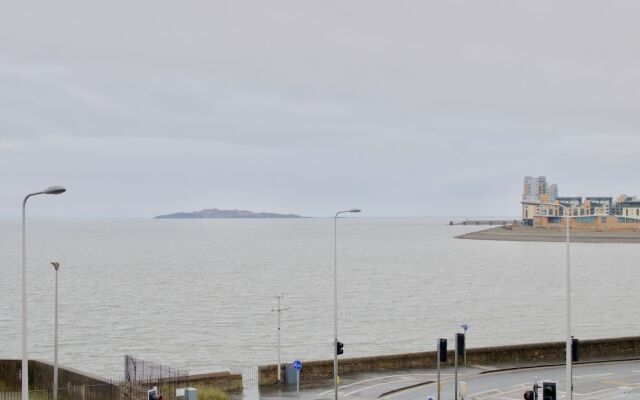 2 Bedroom Seaside Flat