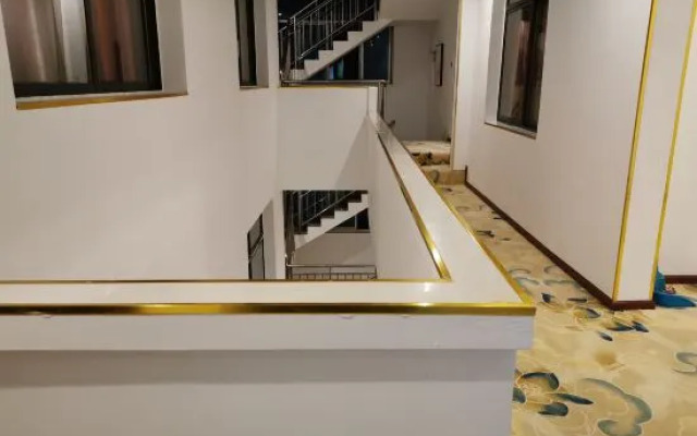 Luodian Chuncheng Hotel