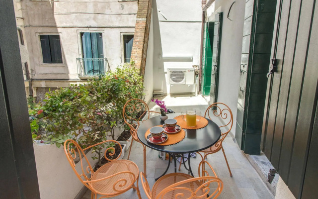 Ve.N.I.Ce. Cera Casa Del Giglio