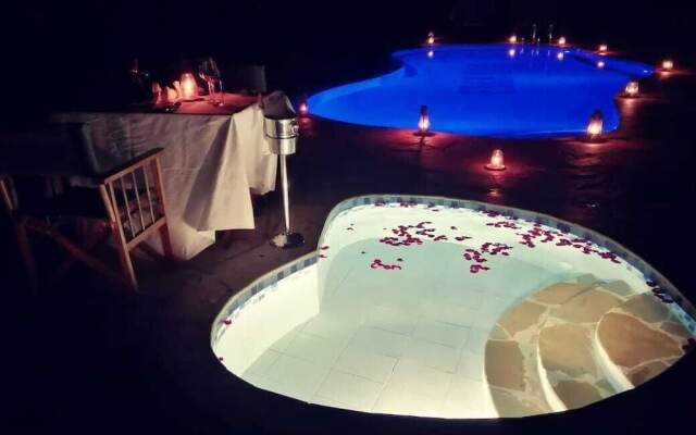 Emayian Luxury Camp