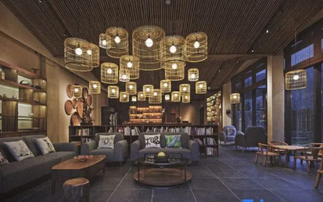 Qianlu Xiangju Hostel