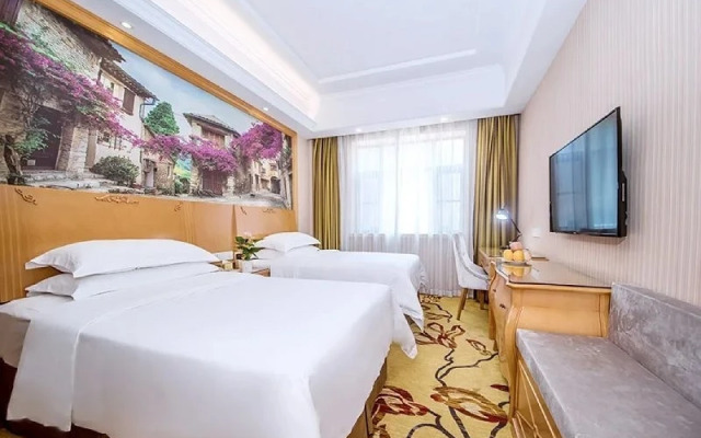 Vienna 3 Best Hotel (Wuhan Yellow Crane Tower Pengliuyang Subway Station)