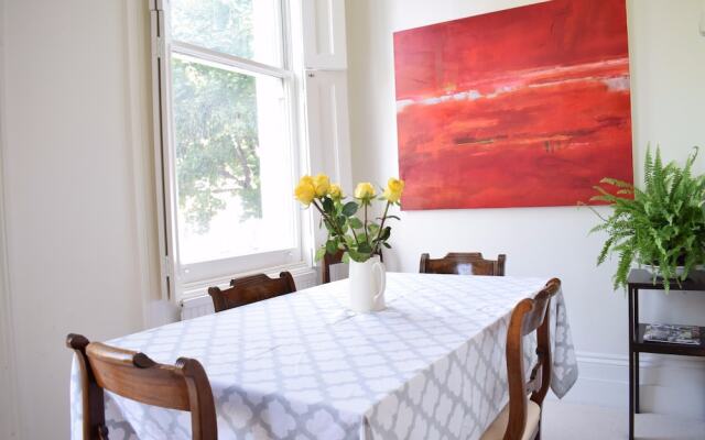 Bright 1 Bedroom Flat in Brook Green