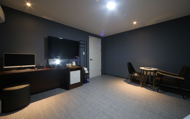 Busan Choeup Yuna Hotel