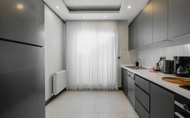 Central Flat w Balcony 5 min to Lara Beach