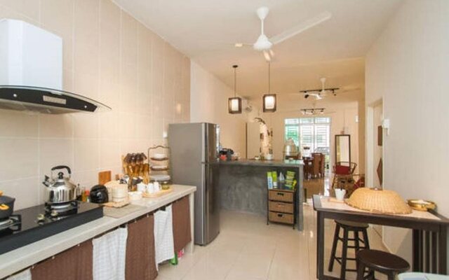 Balik Pulau BookLodge B&B