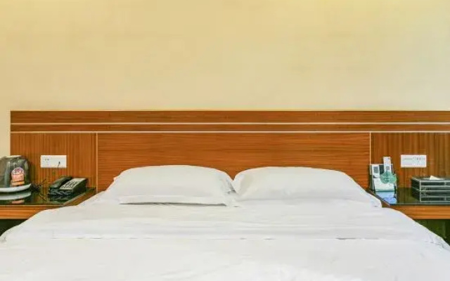 Jiangmen Baiwo Hotel (Wuyi Hospital of Traditional Chinese Medicine West Area)