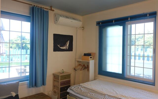 White Whale Guesthouse - Hostel