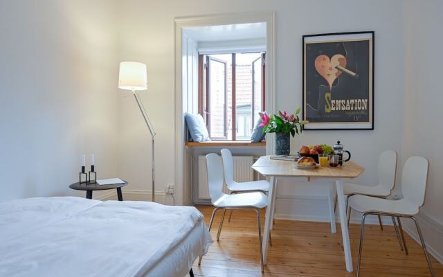 Cozy One-bedroom Apartment in Copenhagen Downtown