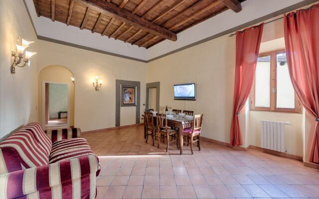 Rosa- Apartment with Terrace in Piazza Strozzi, Duomo