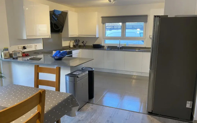 Remarkable 4-bed House in St Minver, Rock
