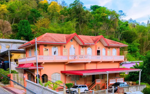 Carolyn's View Guest House