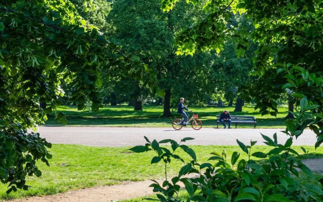 Upper Addison Gardens II by Onefinestay