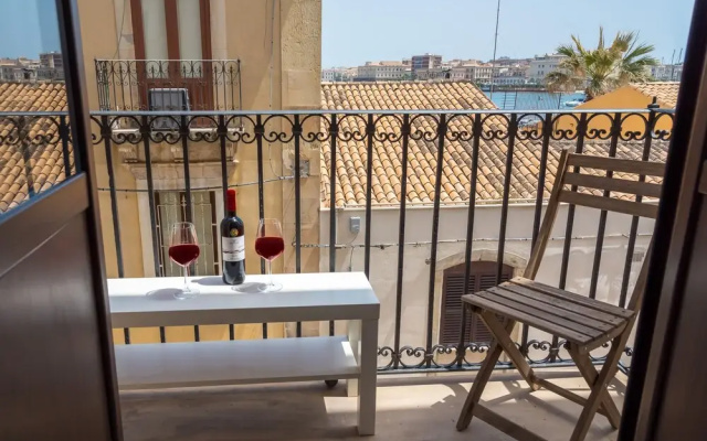 La Riviera apartment by Dimore in Sicily