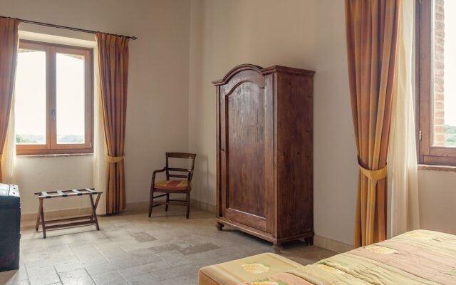 Farmhouse in Rapolano-terme With Swimming Pool, Garden, BBQ