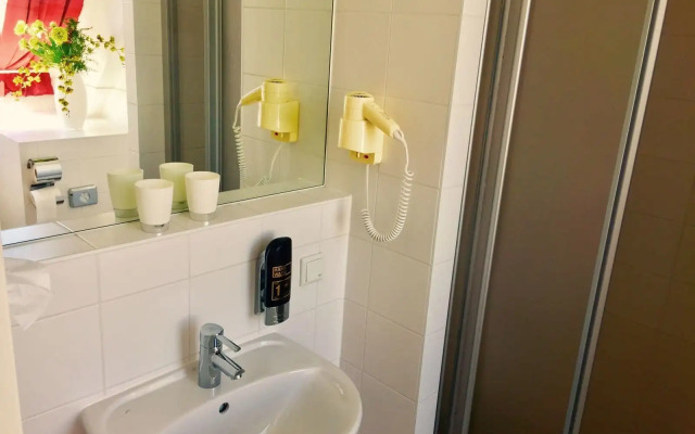 A&T Hotel & Hostel