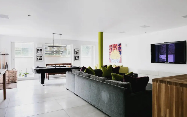 Priory Road by Onefinestay