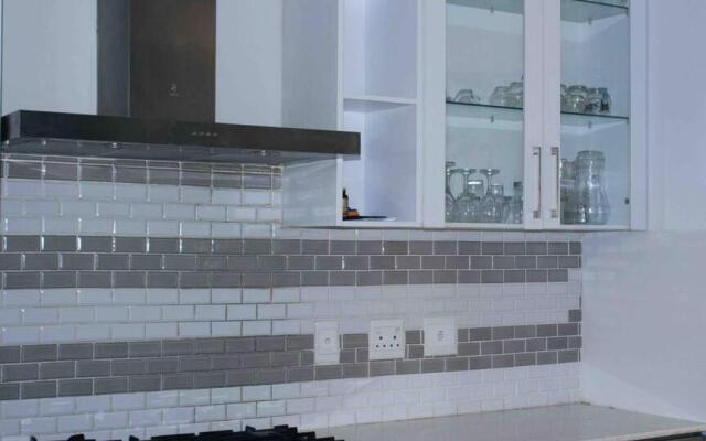 Cheerful 3- bedroom residential home with pool