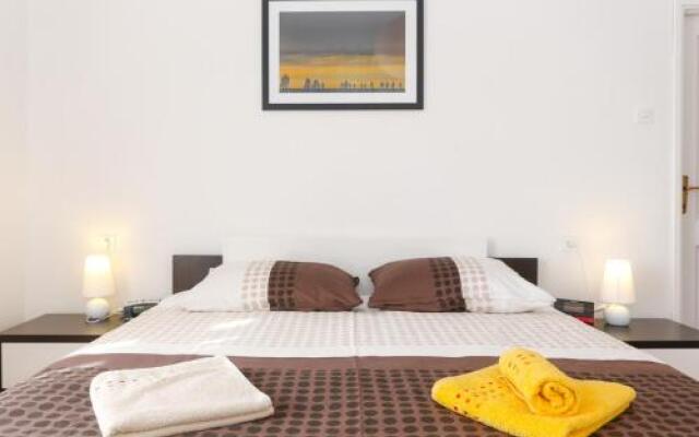Beach Apartment Bacvice