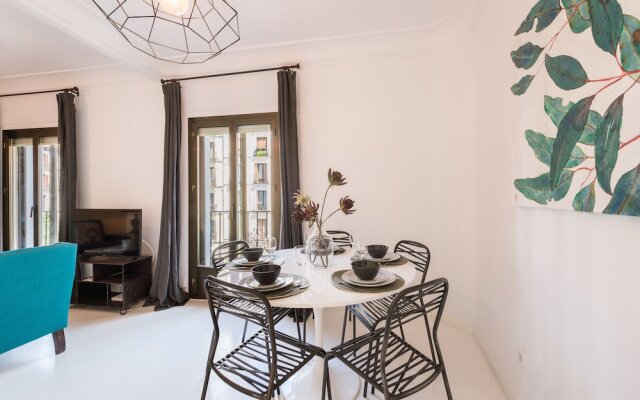 3 Bd Apartment Perfect Location In Plaza De Chueca