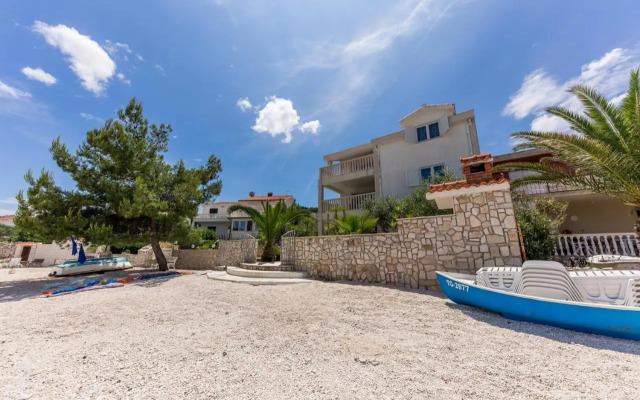 Apartment Arbanija 14825b