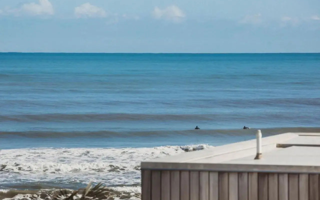 Beach House on Hamblyn