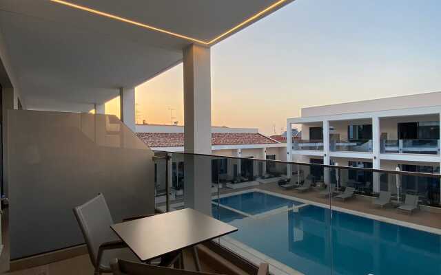 Mirror Hotel