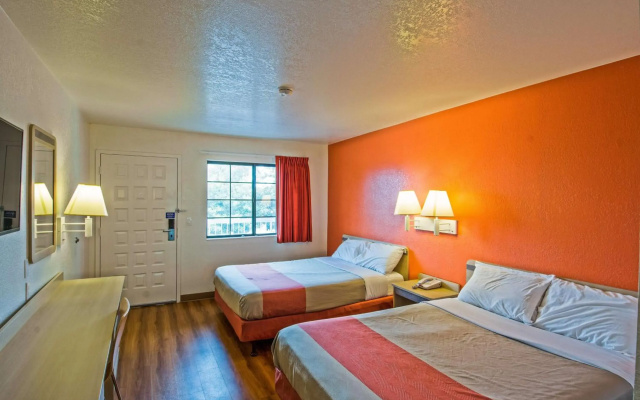 Motel 6 Redding, CA - South